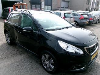 Peugeot 2008 1.2 PURETECH BLUE LION AIRCO NAVI PANO picture 4