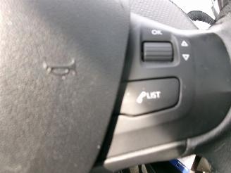 Peugeot 2008 1.2 PURETECH BLUE LION AIRCO NAVI PANO picture 19
