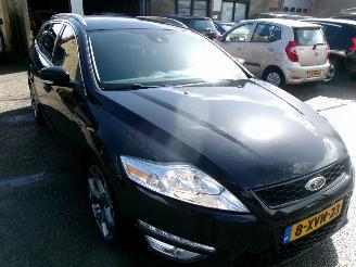 Ford Mondeo 1.6 I PATINUM CLIMA NAVI GEEN SCHADE picture 4