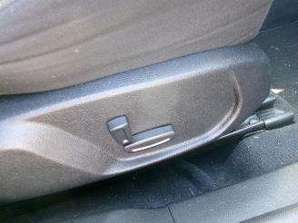 Ford Mondeo 1.6 I PATINUM CLIMA NAVI GEEN SCHADE picture 9