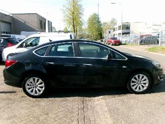 Opel Astra 1.4 COSMO SEDAN CLIMA NAVI picture 5