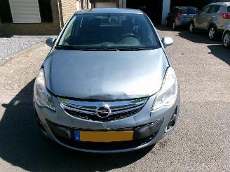 Opel Corsa 1.2 16V COSMO AUTOMAAT picture 3