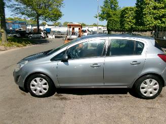 Opel Corsa 1.2 16V COSMO AUTOMAAT picture 2