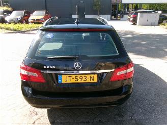 Mercedes E-klasse 200 CDI AUTOMAAT CLIMA NAVI picture 7