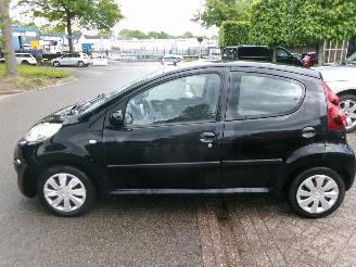 Peugeot 107 1.0 ACTIVE AIRCO 5 DEURS GEEN SCHADE picture 2