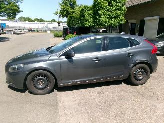 Volvo V-40 1.6 DIESEL MOMENTUM picture 2