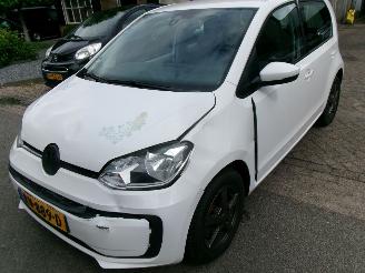 damaged passenger cars Volkswagen Up! 1.0 BMT MOVE UP AIRCO 2017/1