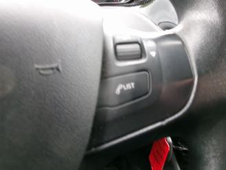Peugeot 208 1.4 VTI ACTIVE CLIMA NAVI 5 DEURS GEEN SCHADE picture 14
