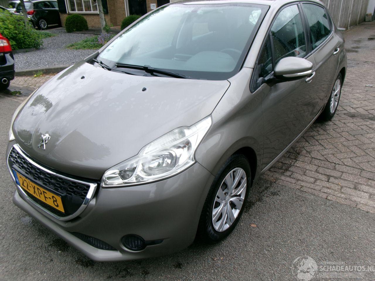 Peugeot 208 1.4 VTI ACTIVE CLIMA NAVI 5 DEURS GEEN SCHADE