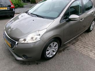 Schadeauto Peugeot 208 1.4 VTI ACTIVE CLIMA NAVI 5 DEURS GEEN SCHADE 2012/6