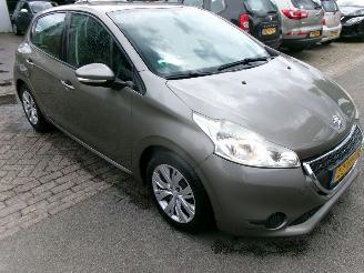 Peugeot 208 1.4 I ACTIVE CLIMA NAVI 5 DEURS GEEN SCHADE picture 4