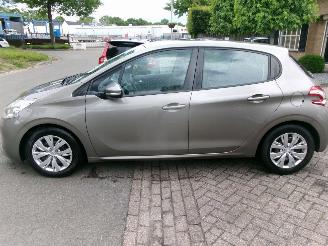 Peugeot 208 1.4 I ACTIVE CLIMA NAVI 5 DEURS GEEN SCHADE picture 2