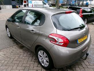 Peugeot 208 1.4 I ACTIVE CLIMA NAVI 5 DEURS GEEN SCHADE picture 9