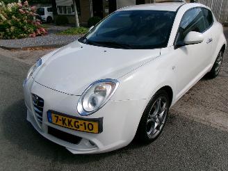 Schadeauto Alfa Romeo MiTo 1.3  JTDm DISTINCTIVE CLIMA LEDER 2013/5