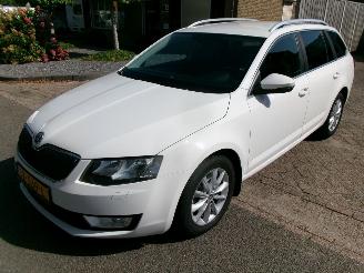 skadebil auto Skoda Octavia 1.6 TDI AMBITION BUSINESSLINE CLIMA 2014/8