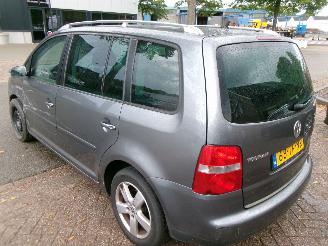 Volkswagen Touran 1.6-16V FSI HIGHLINE AUTOMAAT picture 10