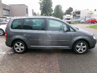 Volkswagen Touran 1.6-16V FSI HIGHLINE AUTOMAAT picture 5