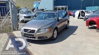Coche siniestrado Volvo V-70 V70 (BW), Combi, 2007 / 2016 2.4 D5 20V 2009/0