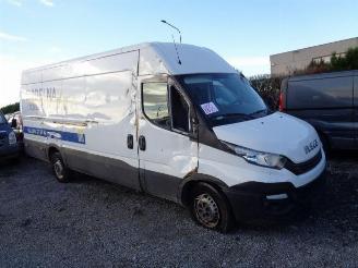 damaged commercial vehicles Iveco Daily  2017/8