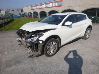 damaged passenger cars Infiniti Q30 1.5 DCI 2017/1