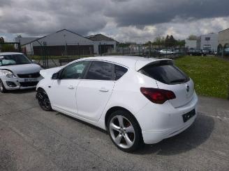Damaged car Opel Astra 1.7 CDTI    A17DTJ 2010/5