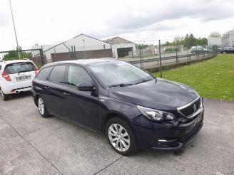 damaged passenger cars Peugeot 308 STYLE 1.2 2019/2