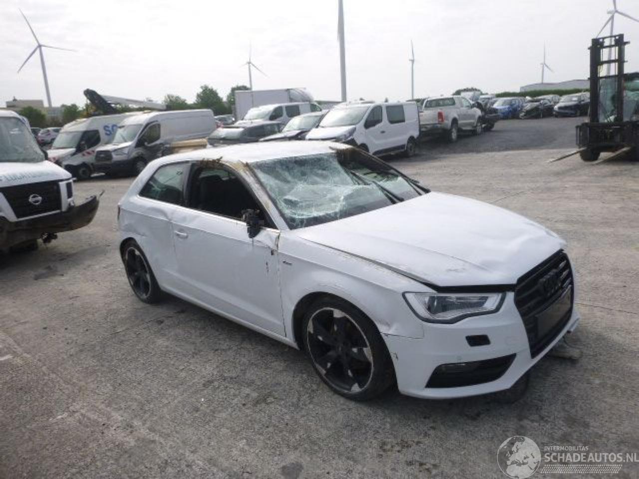 Audi A3 S-LINE 1.6 TDI CLHA