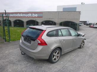 damaged passenger cars Volvo V-60 2.0 D  D4204T9 2015/12