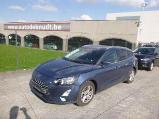 damaged passenger cars Ford Focus 1.0 TURBO 2019/6