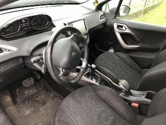 Peugeot 2008 1.2 HMZ AUTOMATIQUE picture 5