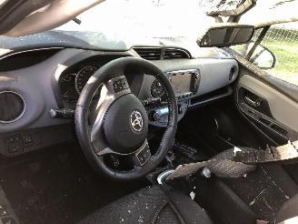Toyota Yaris 1.3  DYNAMIC picture 17