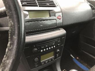 Citroën C4 COUPE 1.6 HDI picture 17