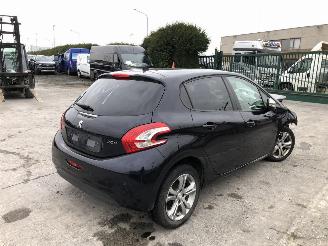 Peugeot 208 1.2 picture 2
