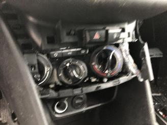 Peugeot 208 1.2 picture 25