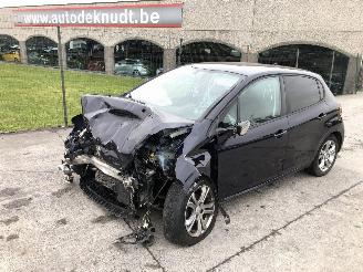 Peugeot 208 1.2 picture 3