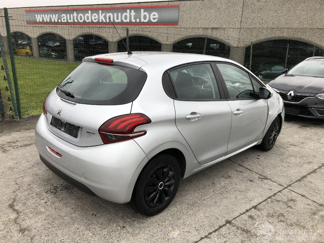 Peugeot 208 1.0