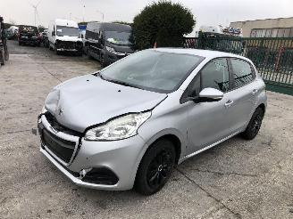 Peugeot 208 1.0 picture 3