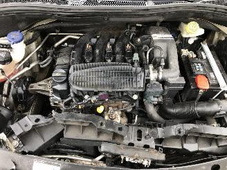 Peugeot 208 1.0 picture 14
