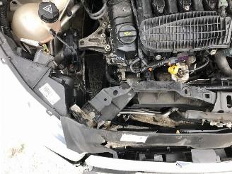 Peugeot 208 1.0 picture 8