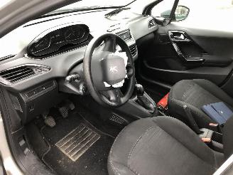 Peugeot 208 1.0 picture 5