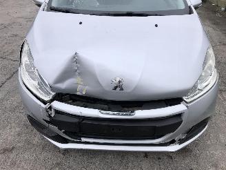 Peugeot 208 1.0 picture 12