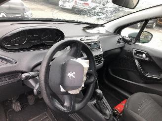 Peugeot 208 1.0 picture 15