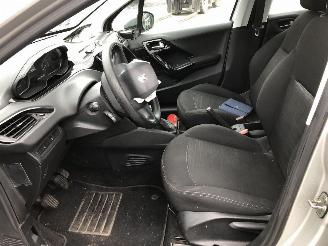 Peugeot 208 1.0 picture 6