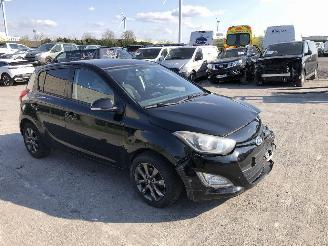 Vaurioauto  passenger cars Hyundai I-20 1.2 2014/4