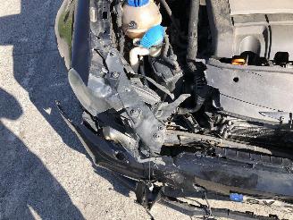Volkswagen Golf 2.0 TFSI  R picture 14