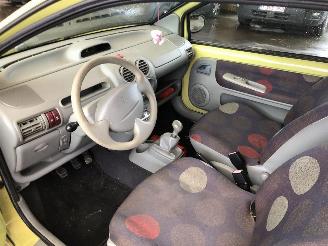 Renault Twingo 1.1 picture 11
