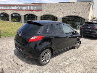 damaged passenger cars Mazda 2 1.3 2013/2