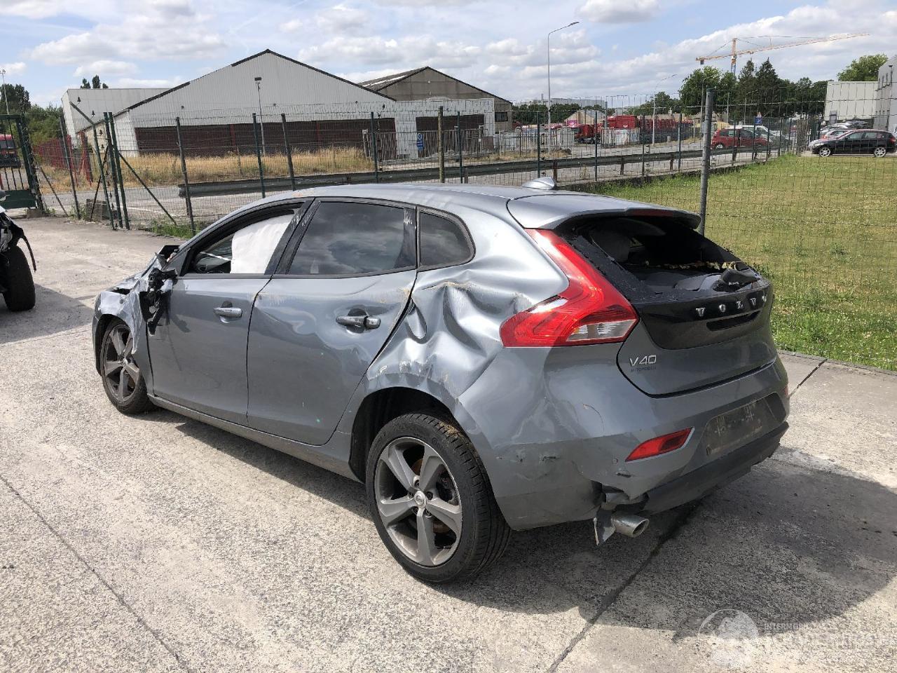 Volvo V-40 MOMENTUM 2.0D AUTOMA