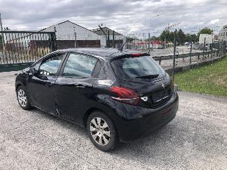 uszkodzony samochody osobowe Peugeot 208 LIKE 1.2 2019/8