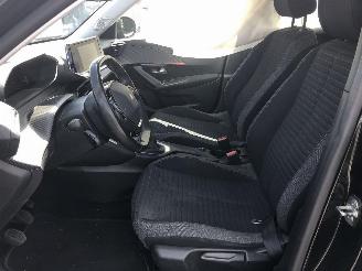 Peugeot 2008 1.2 TURBO picture 9